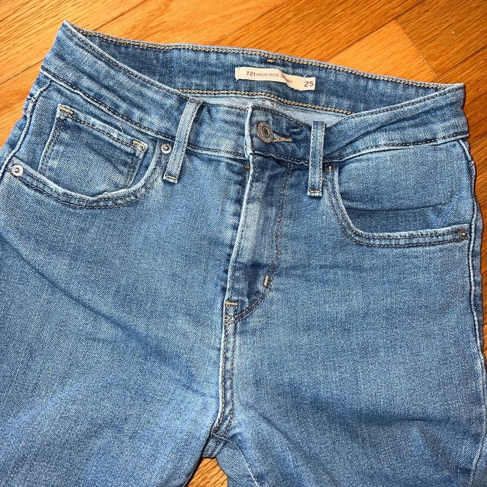 Levi 721 High Rise Skinny size 25